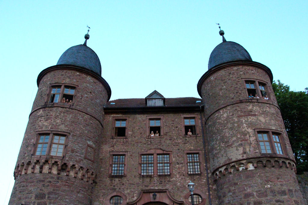 Zum Start in die Herbstferien gibt es auf der Burg Wertheim ein besonderes Übernachtungserlebnis. Foto: Kommunale Jugendarbeit