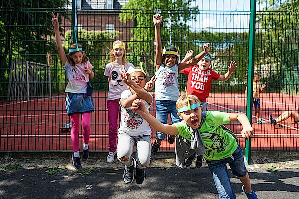Die Ferienbetreuung der kommunalen Jugendarbeit bietet Schulkindern jede Menge Spiel, Spaß und Aktivitäten. Foto: Kommunale Jugendarbeit
